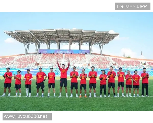 成都足球队在足球团队协作排行榜中荣获第十名展现出强大团队精神与合作能力 成都足球队在足球团队协作排行榜中荣获第十名展现出强大团队精神与合作能力